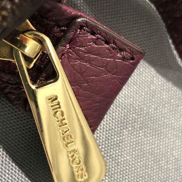 Michael Kors Designer Hattie MK Monogram Crossbody Bag Purse Handbag - Picture 7 of 9